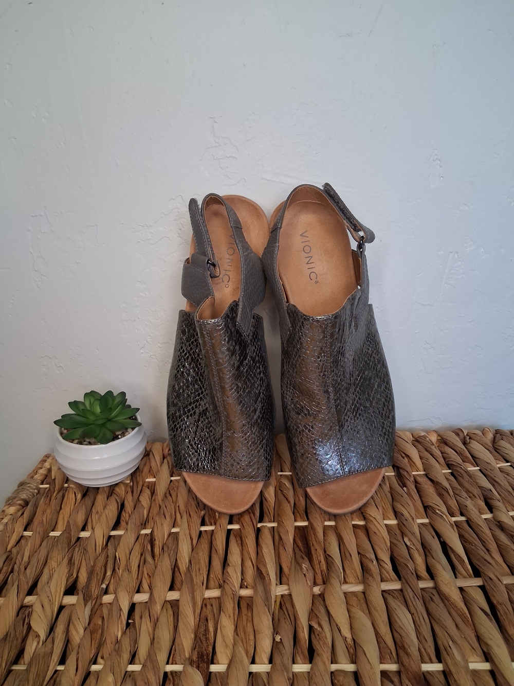 Vionic Tatiana Wedge Sandals Sz 11 Metallic Snake Embossed Cork Heel Comfort Ort - Picture 6 of 7